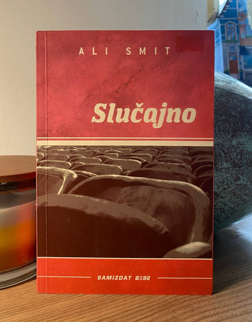 Slučajno - Ali Smit Slučajno - Ali Smit