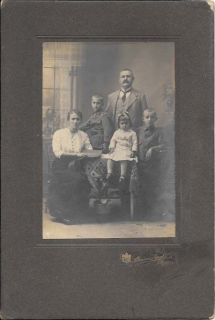 Porodična Fotografija (1919)
