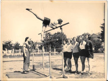 Lot od 8 fotografija : Ženska gimnazija Kraljice Marije u Beogradu: Učenice vežbaju gimnastiku (1936)