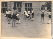 Lot od 8 fotografija : Ženska gimnazija Kraljice Marije u Beogradu: Učenice vežbaju gimnastiku (1936)