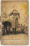 Fotografija (kartonka): kraj XIX veka: Devojčica. Fotograf M. Dimitrijević Smederevo/Požarevac
